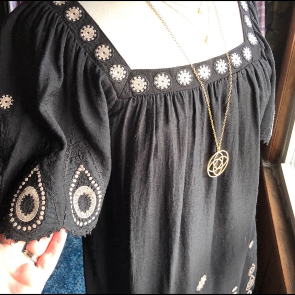 BCBG Boho Embroidered Dress! 🖤